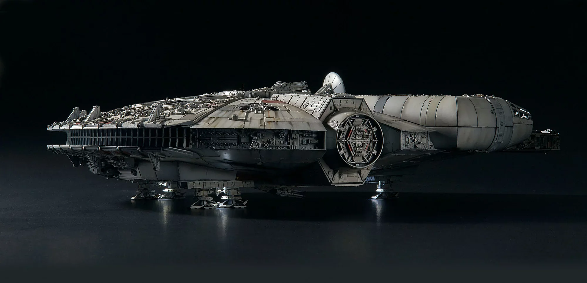 BANDAI Millennium Falcon Perfect Grade - Image 3