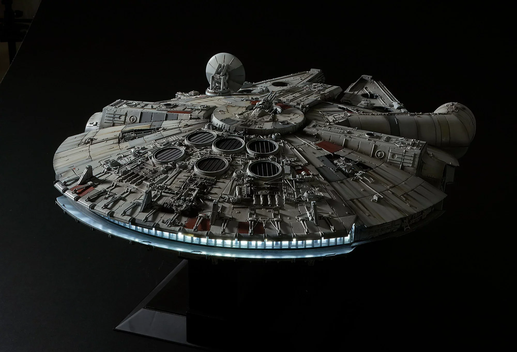 BANDAI Millennium Falcon Perfect Grade - Image 5