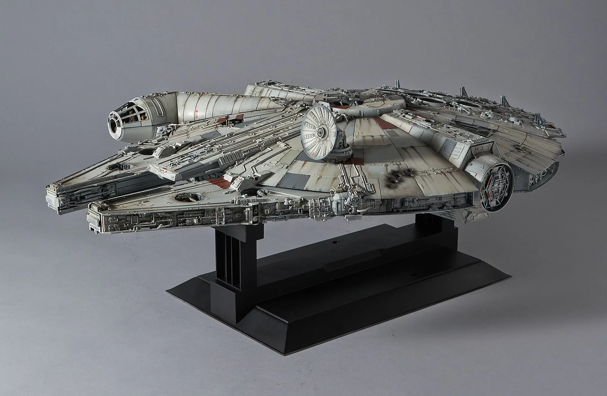 BANDAI Millennium Falcon Perfect Grade - Image 7