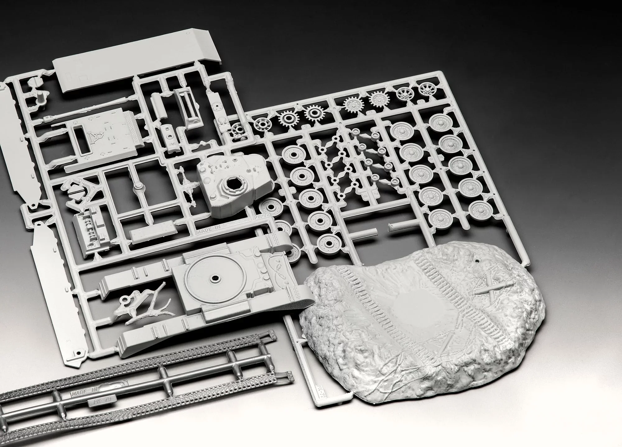 Model Set M24 Chaffee - Image 5